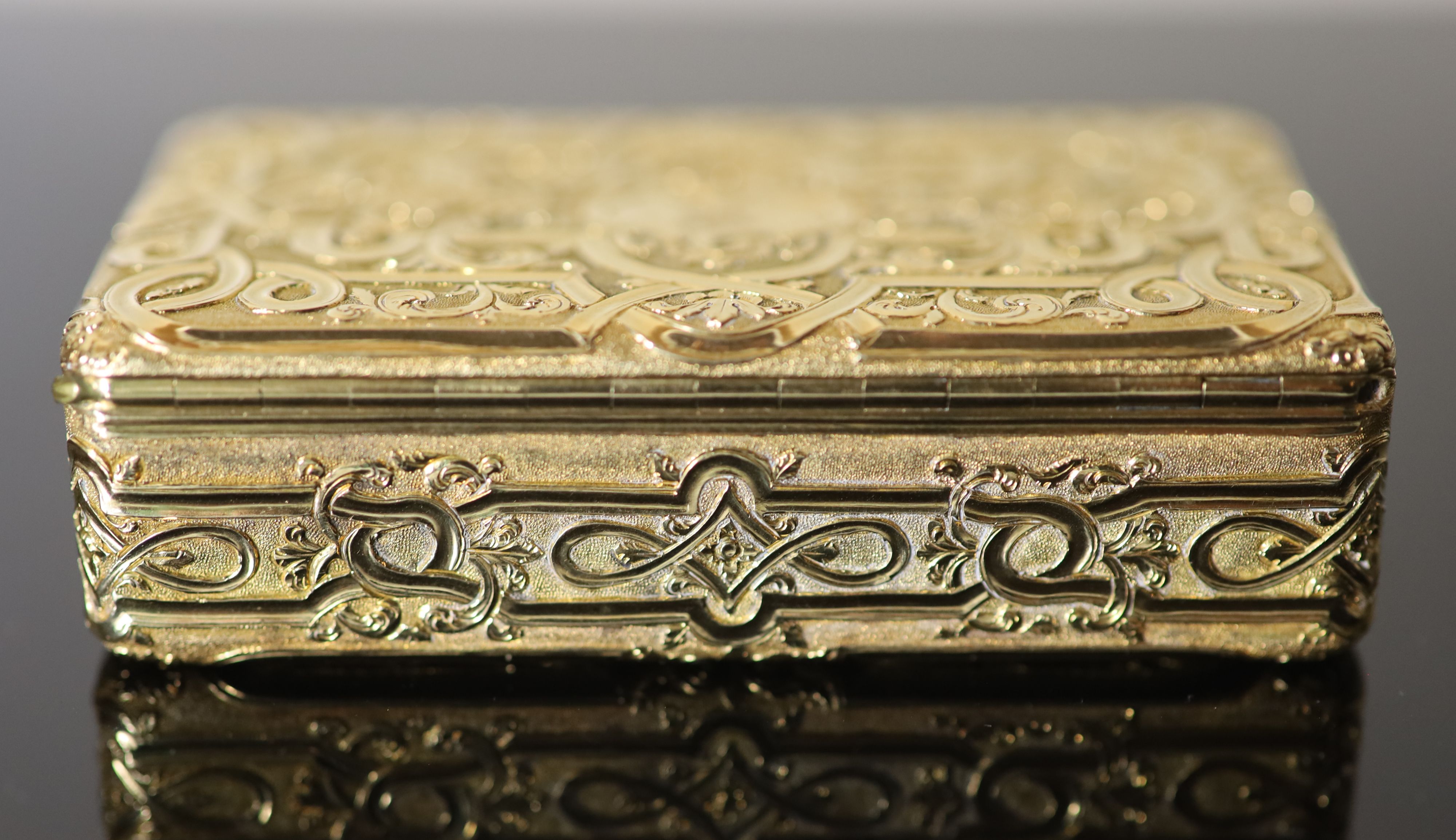 A good William IV 18ct gold rectangular snuff box by John Linnet, London, 1833,